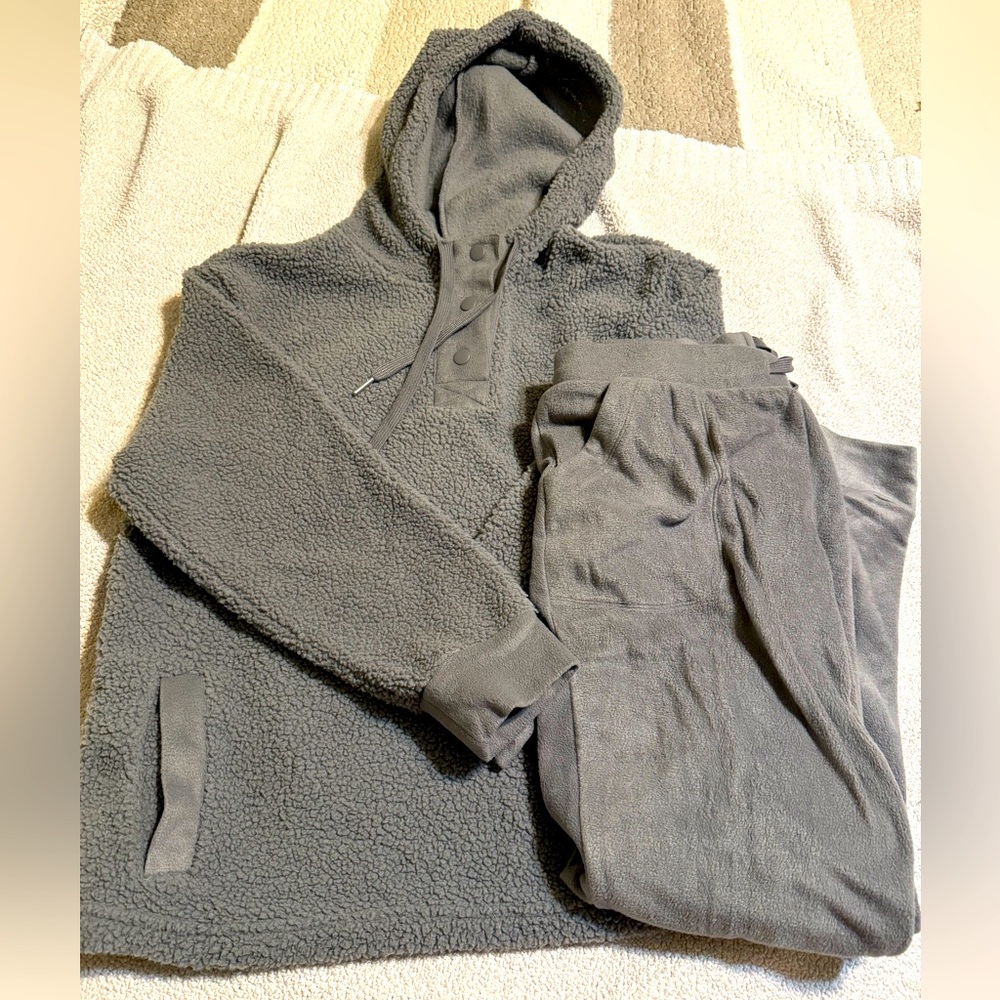 Koolaburra by Ugg hoodie and pants set